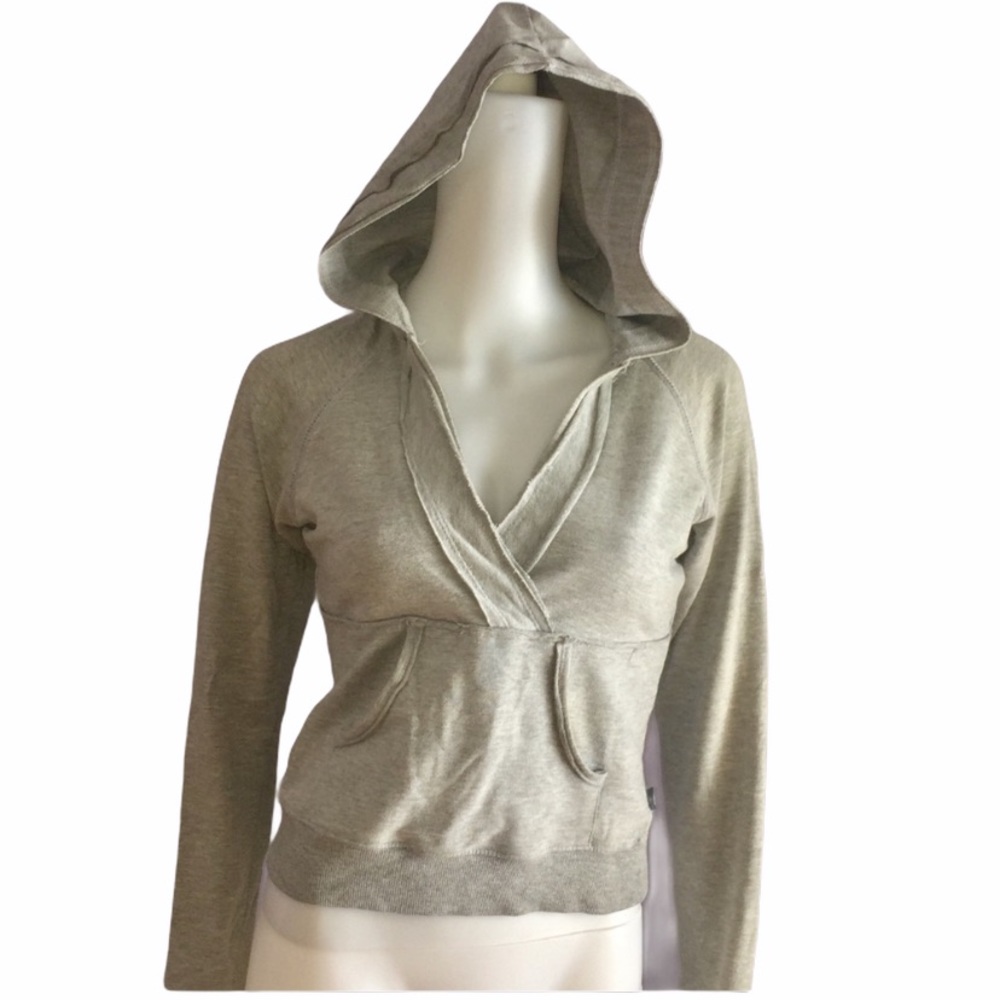 Grey Low Cut Long Sleeve With Hood & Pocket Small